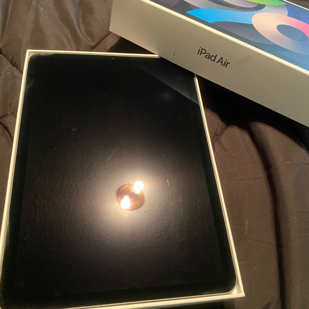 iPad Air(4th generation)
Apple Pencil (2nd generation)
iPad Smart Keyboard folio - Picture 4 of 5